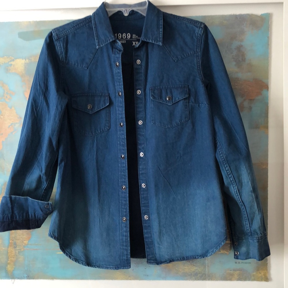 NWOT denim chambray button up